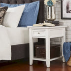 Tavolino laterale Zayden con 1 cassetto e stazione di ricarica di iNSPIRE Q Bold