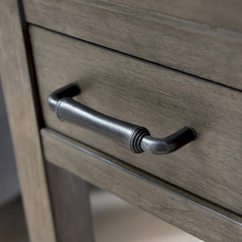 Tavolino laterale tradizionale Leick Home con un cassetto e ripiano in ciliegio