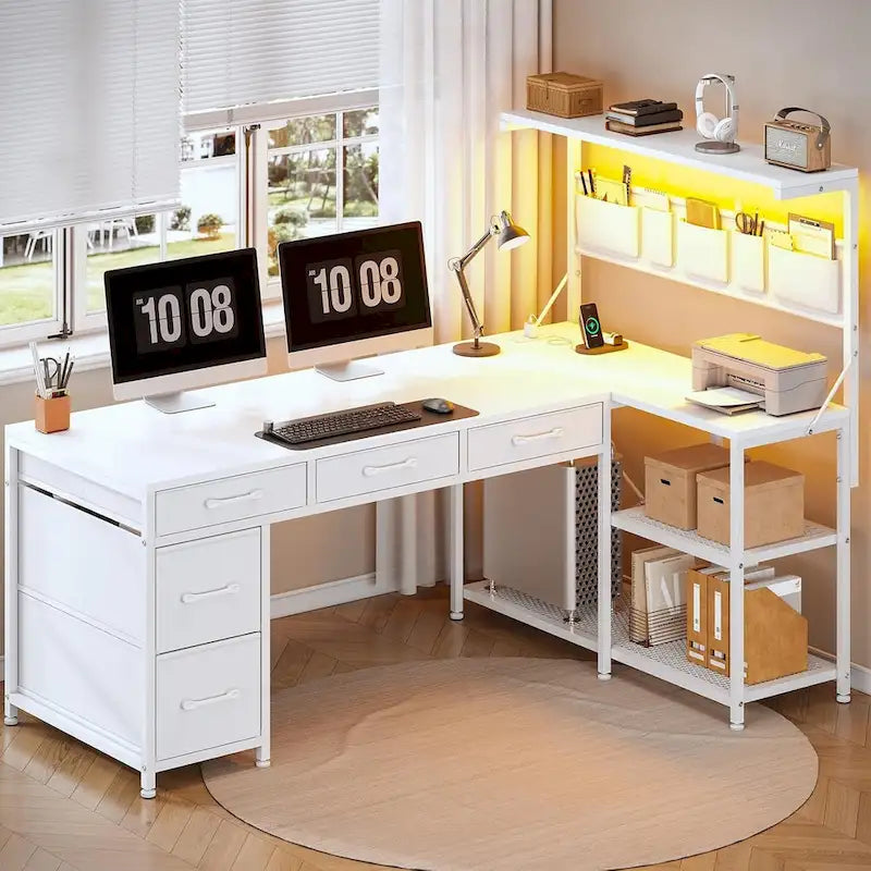 Scrivania a L con ripiano portaoggetti a 5 cassetti e presa di corrente