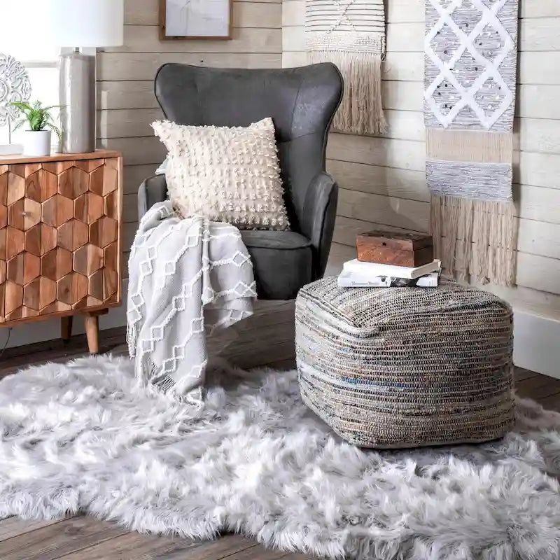 Pouf ottomano casual in denim e iuta lavorato a maglia Nuloom Granada