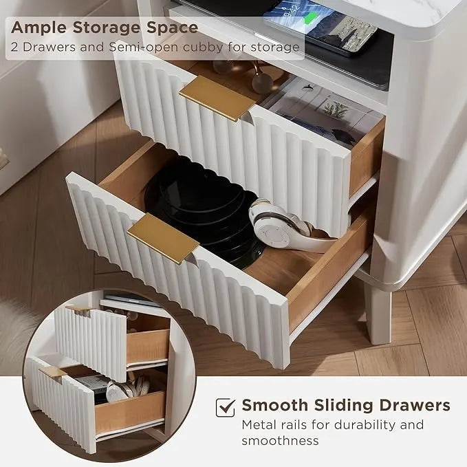 Comodino moderno scanalato con piano in finto marmo, tavolino laterale, tavolino laterale