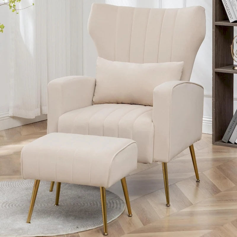 Poltrona HOMYKA con schienale alto rivestito in velluto e cuscini