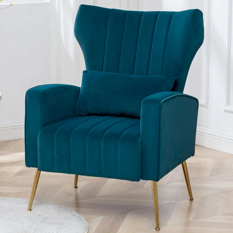 Poltrona HOMYKA con schienale alto rivestito in velluto e cuscini